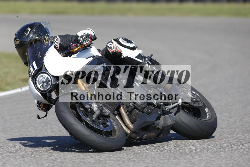 /Archiv-2025/49 26.08.2025 Cornu Master School ADR/blau-bleu/1